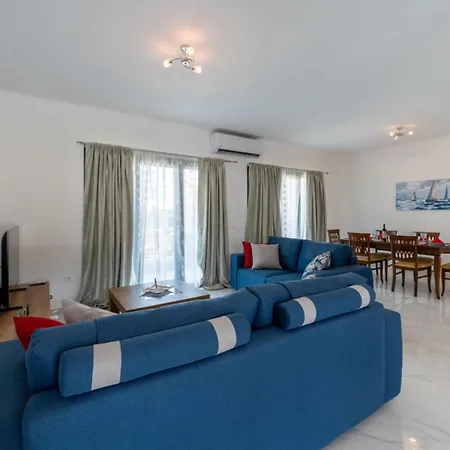 Marios Corfu Daire *